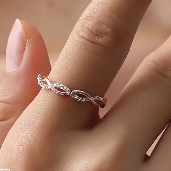 New!! ROSE GOLD TWIST CRYSTAL ZIRCON RING - Picture 2 of 4
